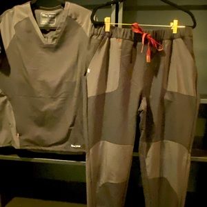 Figs DISNEY black L Vneck and L Mombas